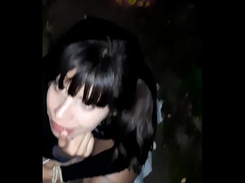 ❤️ Гудамжинд чихэр авахын тулд бэлэг эрхтэн хавдсан ❤ Порно видео манайд ❤